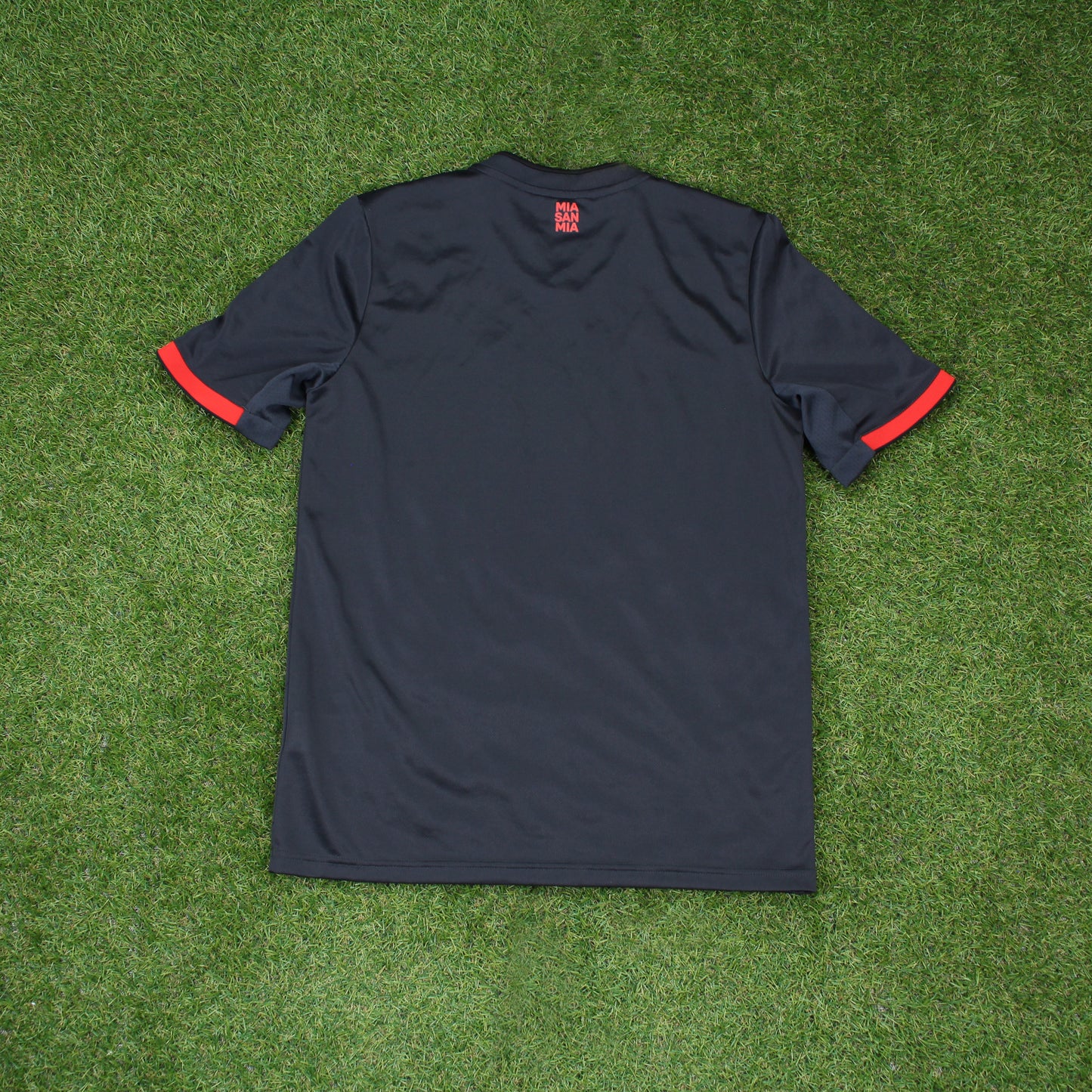 FC Bayern München 2022/23 Drittes Trikot