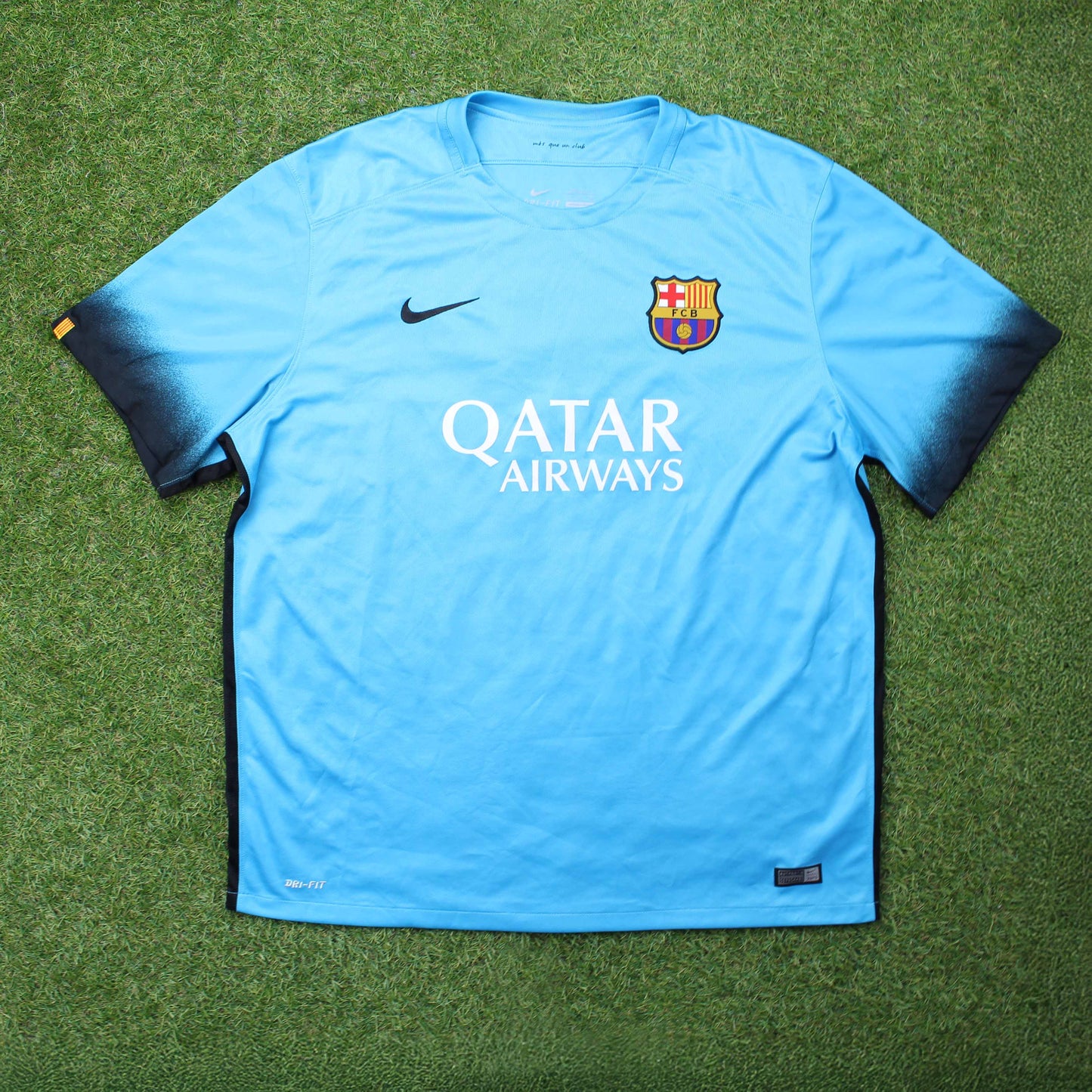 FC Barcelona 2015/16 Drittes Trikot